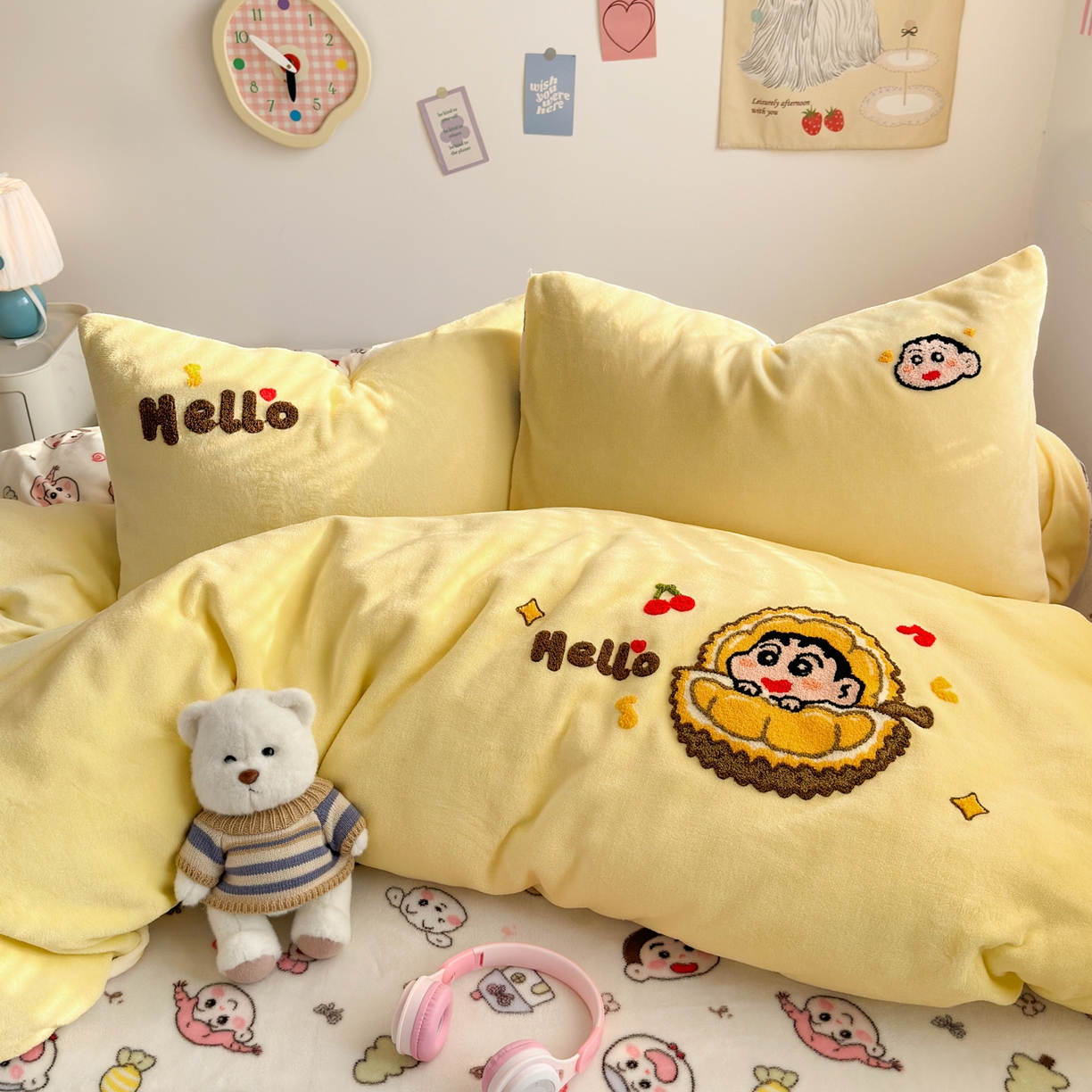 91家纺网 家纺一手货源 找家纺 三元色 2025新款牛奶绒绣花毛巾绣四件套 牛奶绒榴莲小新