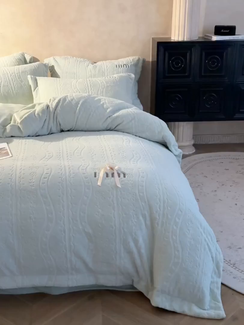 91家纺网 家纺一手货源 找家纺 卡初家居（原微来） 2025新款秋冬亲肤雕花绒绣花四件套-云柔系列（提供买家秀） 云柔-青柠绿