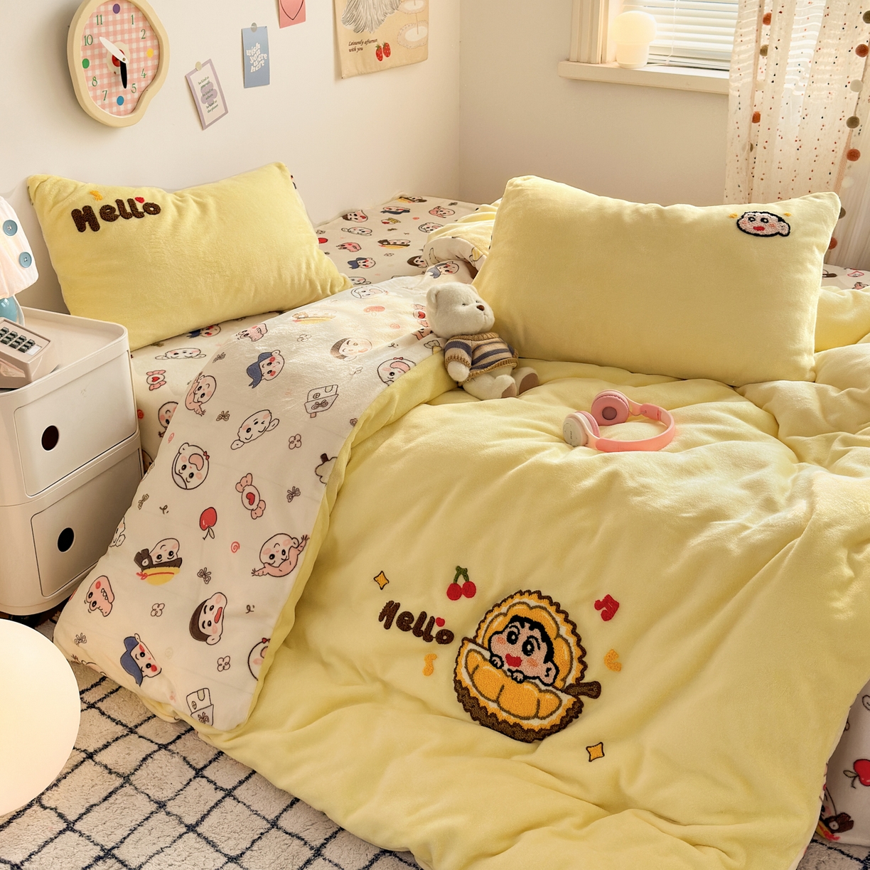 91家纺网 家纺一手货源 找家纺 三元色 2025新款牛奶绒绣花毛巾绣四件套 牛奶绒榴莲小新