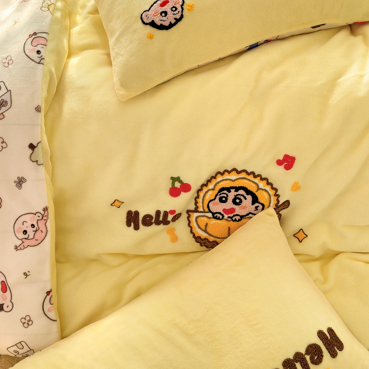 91家纺网 家纺一手货源 找家纺 三元色 2025新款牛奶绒绣花毛巾绣四件套 牛奶绒榴莲小新