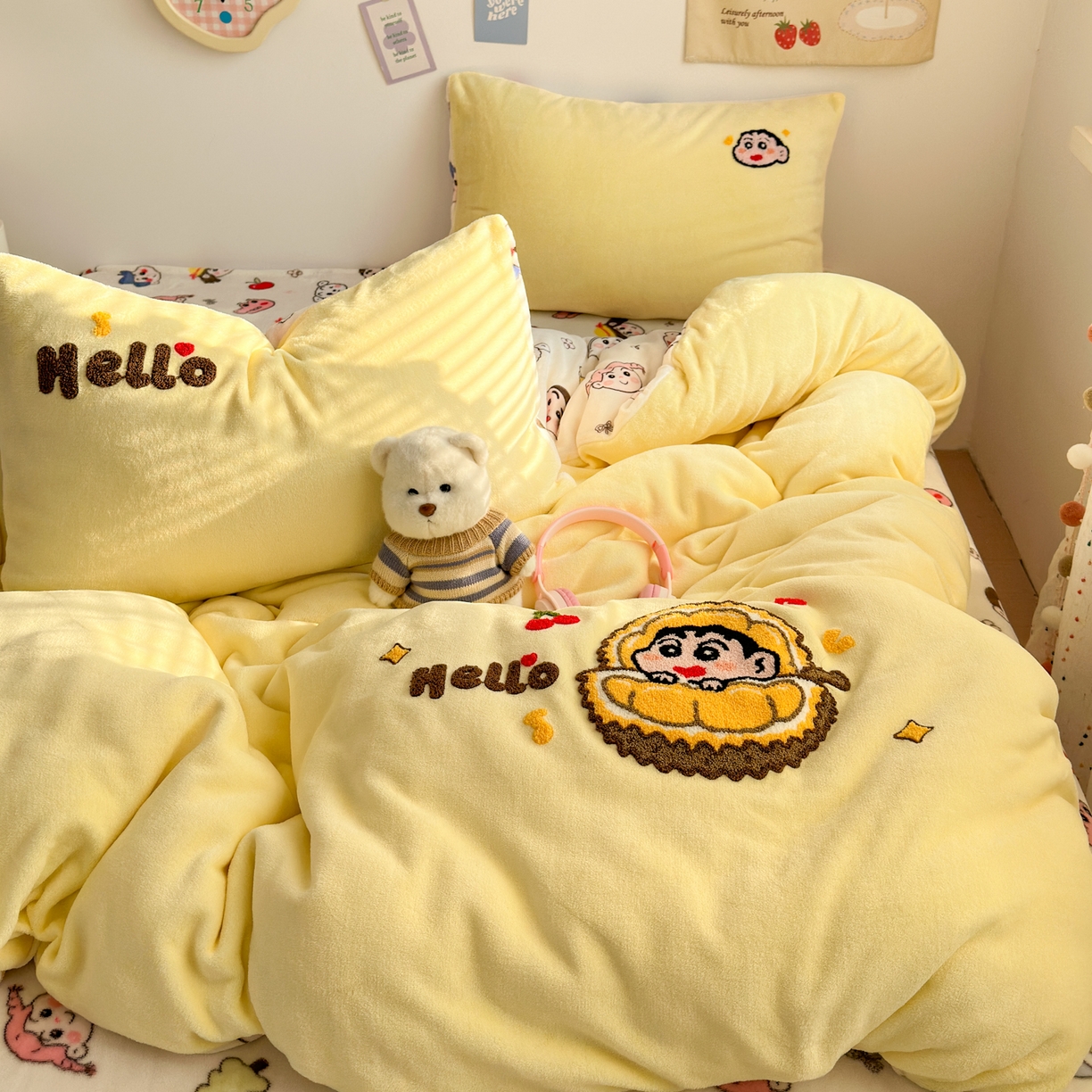 91家纺网 家纺一手货源 找家纺 三元色 2025新款牛奶绒绣花毛巾绣四件套 牛奶绒榴莲小新