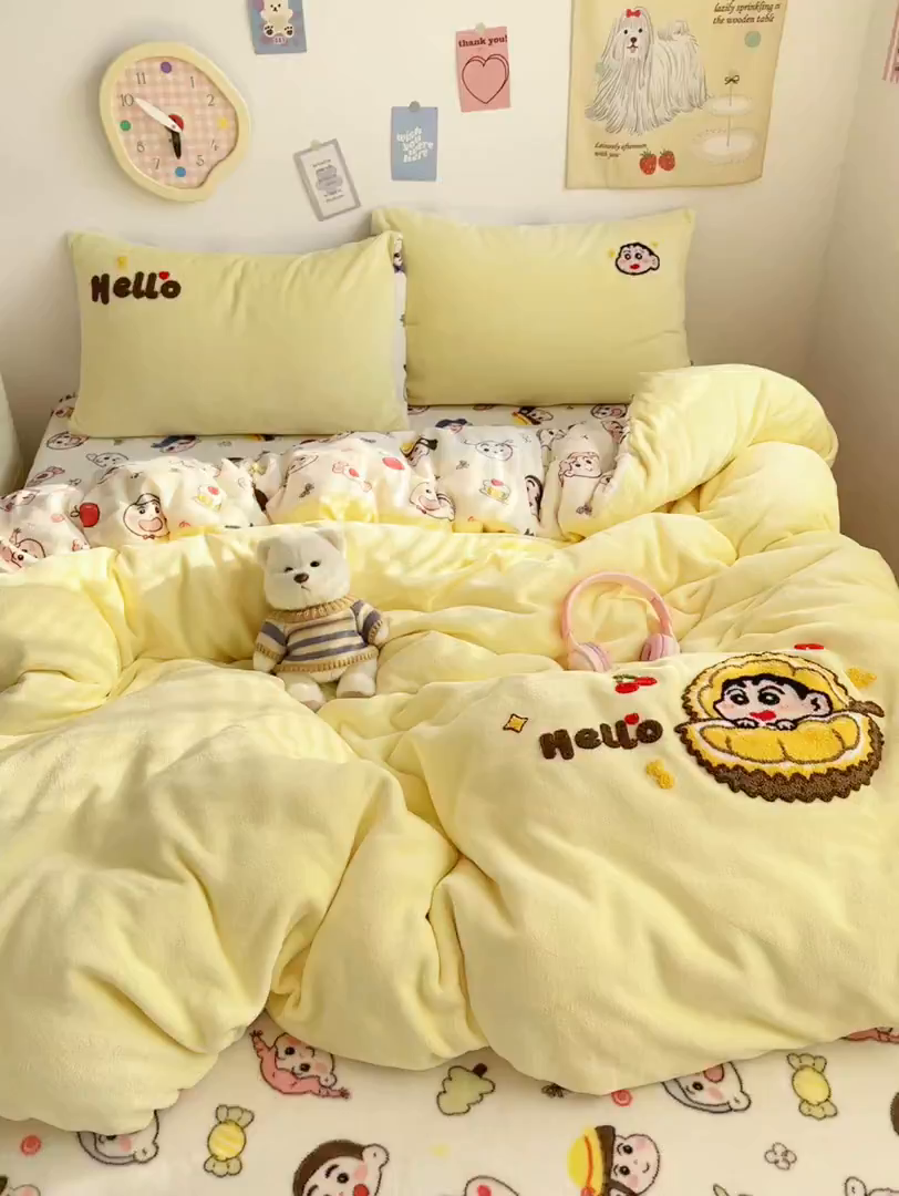 91家纺网 家纺一手货源 找家纺 三元色 2025新款牛奶绒绣花毛巾绣四件套 牛奶绒榴莲小新