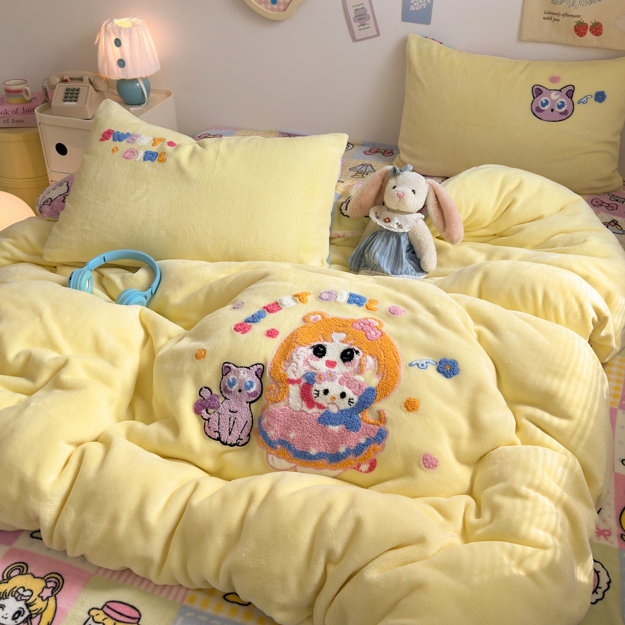 91家纺网 家纺一手货源 找家纺 三元色 2025新款牛奶绒绣花毛巾绣四件套 牛奶绒甜心美少女