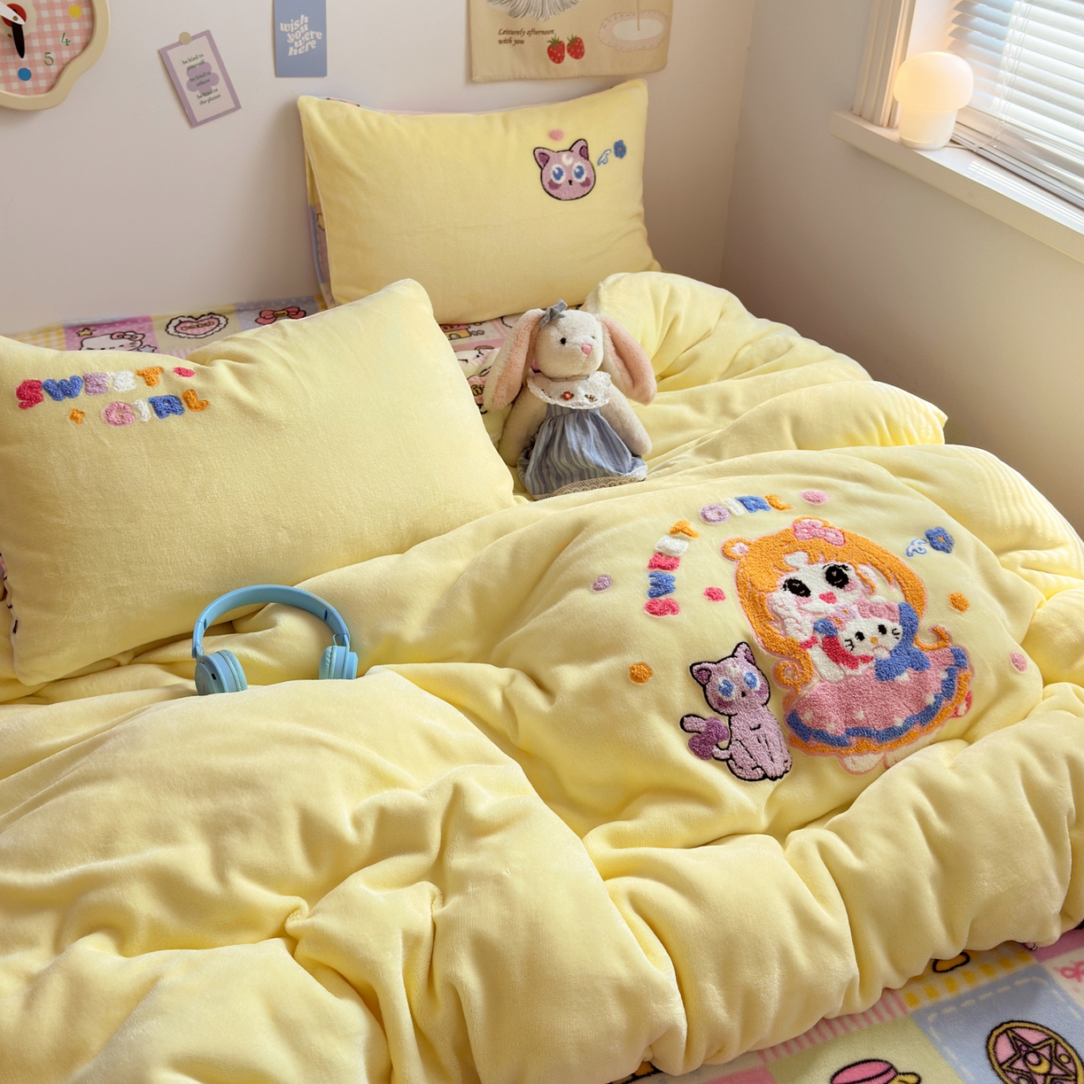 91家纺网 家纺一手货源 找家纺 三元色 2025新款牛奶绒绣花毛巾绣四件套 牛奶绒甜心美少女