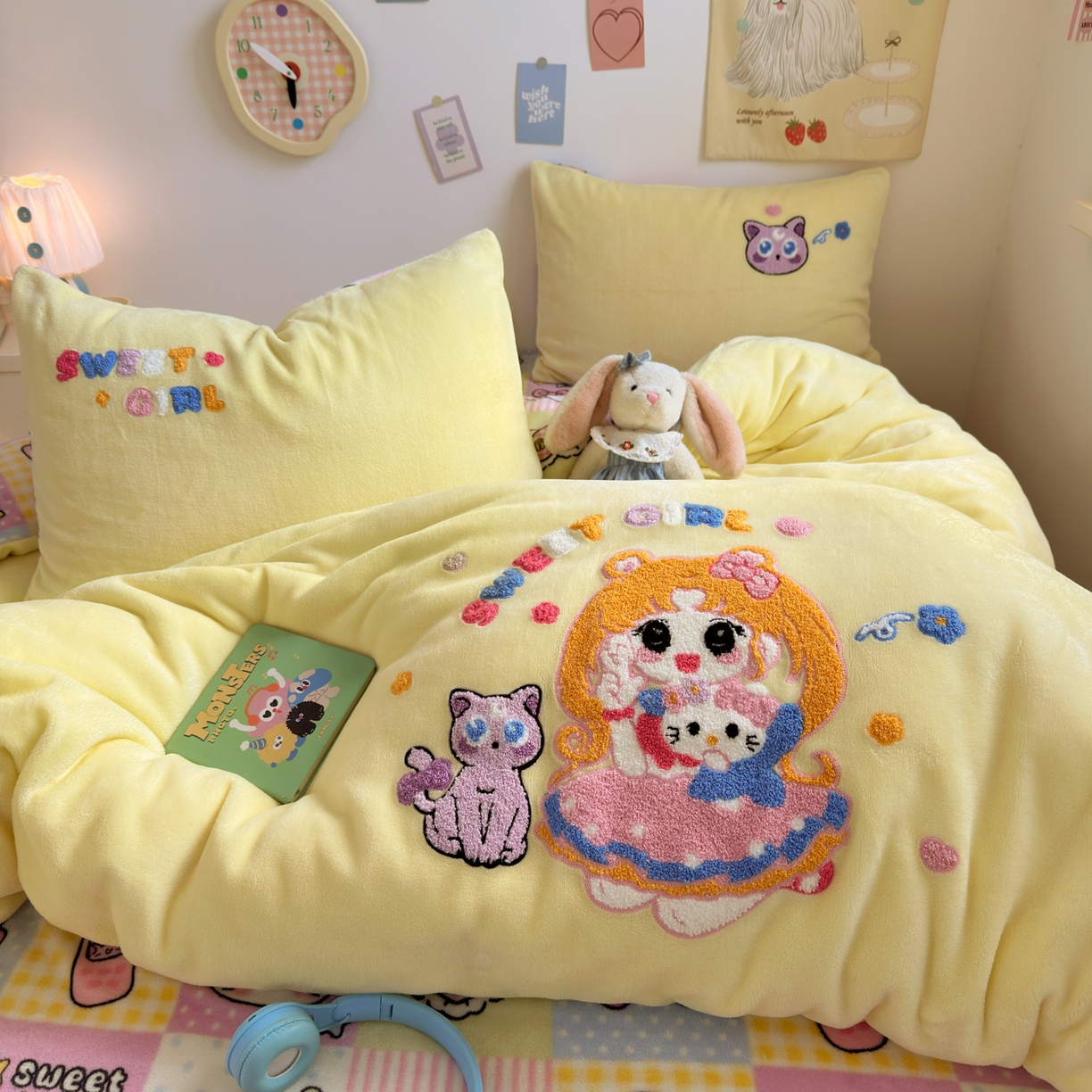 91家纺网 家纺一手货源 找家纺 三元色 2025新款牛奶绒绣花毛巾绣四件套 牛奶绒甜心美少女