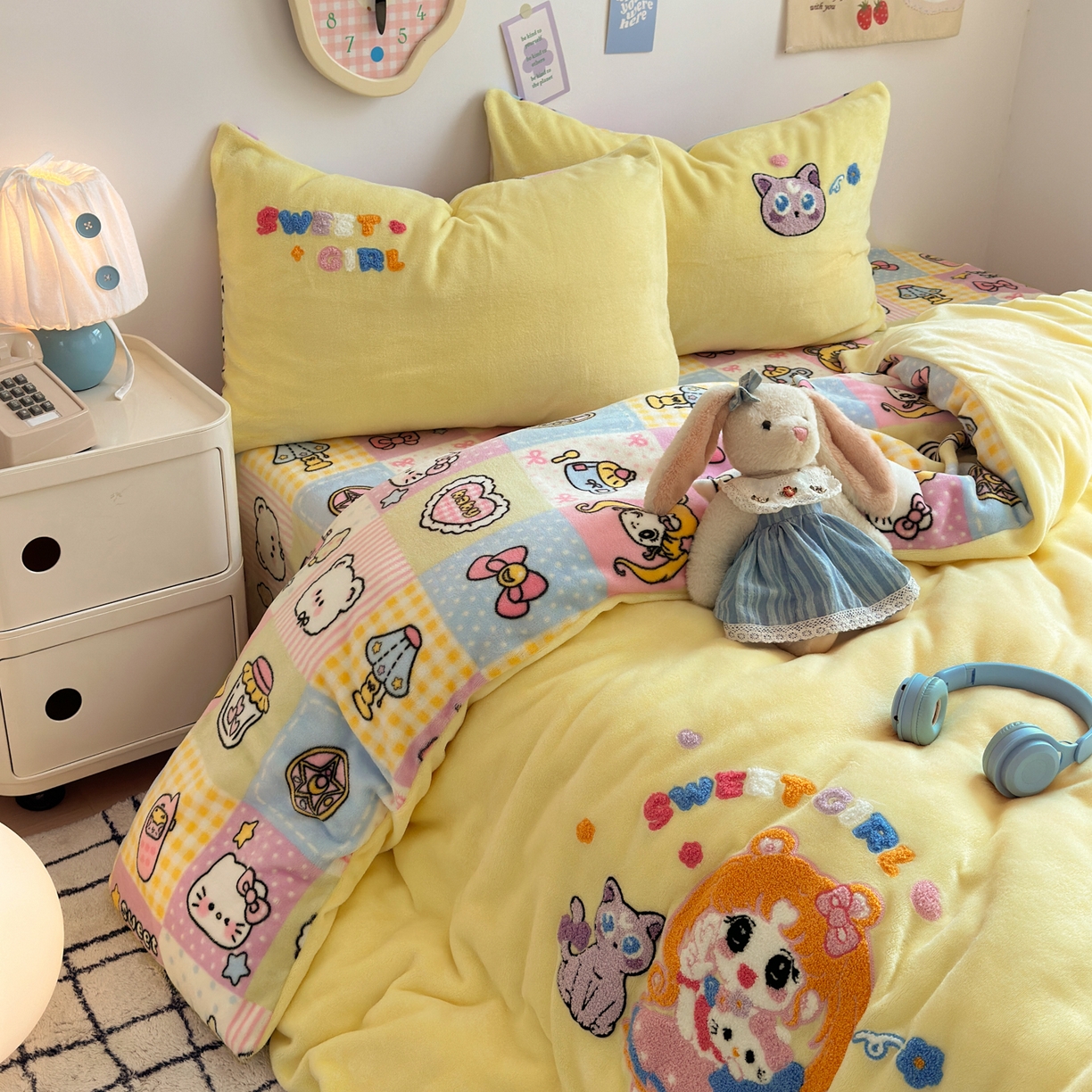 91家纺网 家纺一手货源 找家纺 三元色 2025新款牛奶绒绣花毛巾绣四件套 牛奶绒甜心美少女