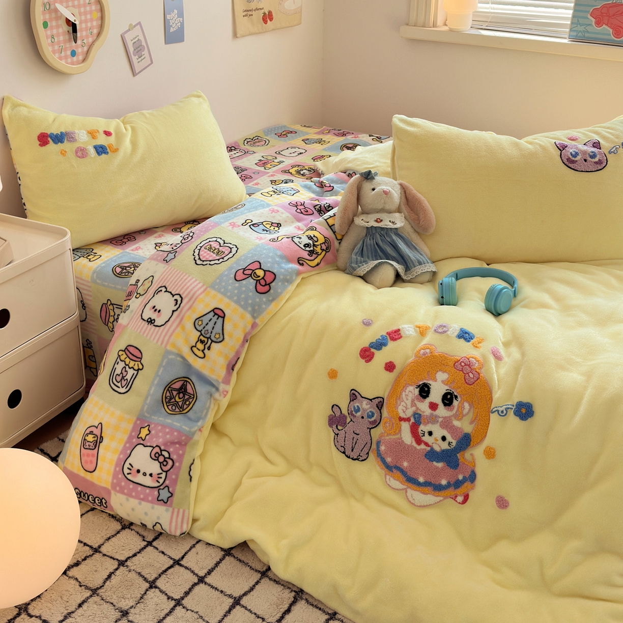 91家纺网 家纺一手货源 找家纺 三元色 2025新款牛奶绒绣花毛巾绣四件套 牛奶绒甜心美少女