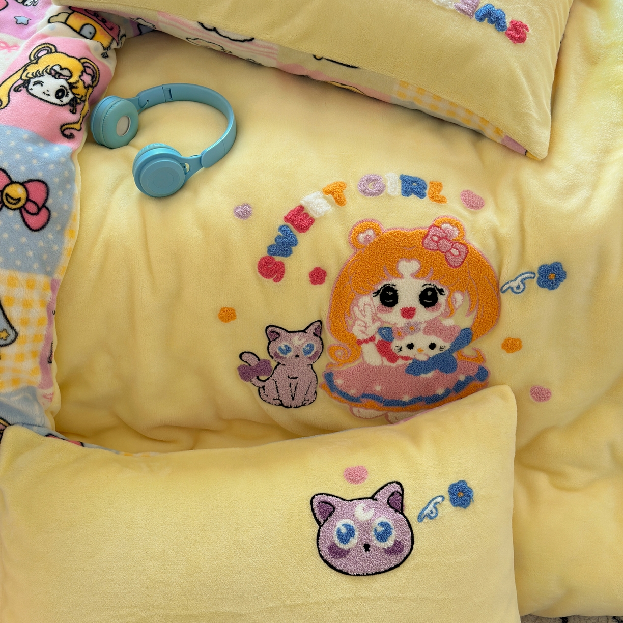 91家纺网 家纺一手货源 找家纺 三元色 2025新款牛奶绒绣花毛巾绣四件套 牛奶绒甜心美少女