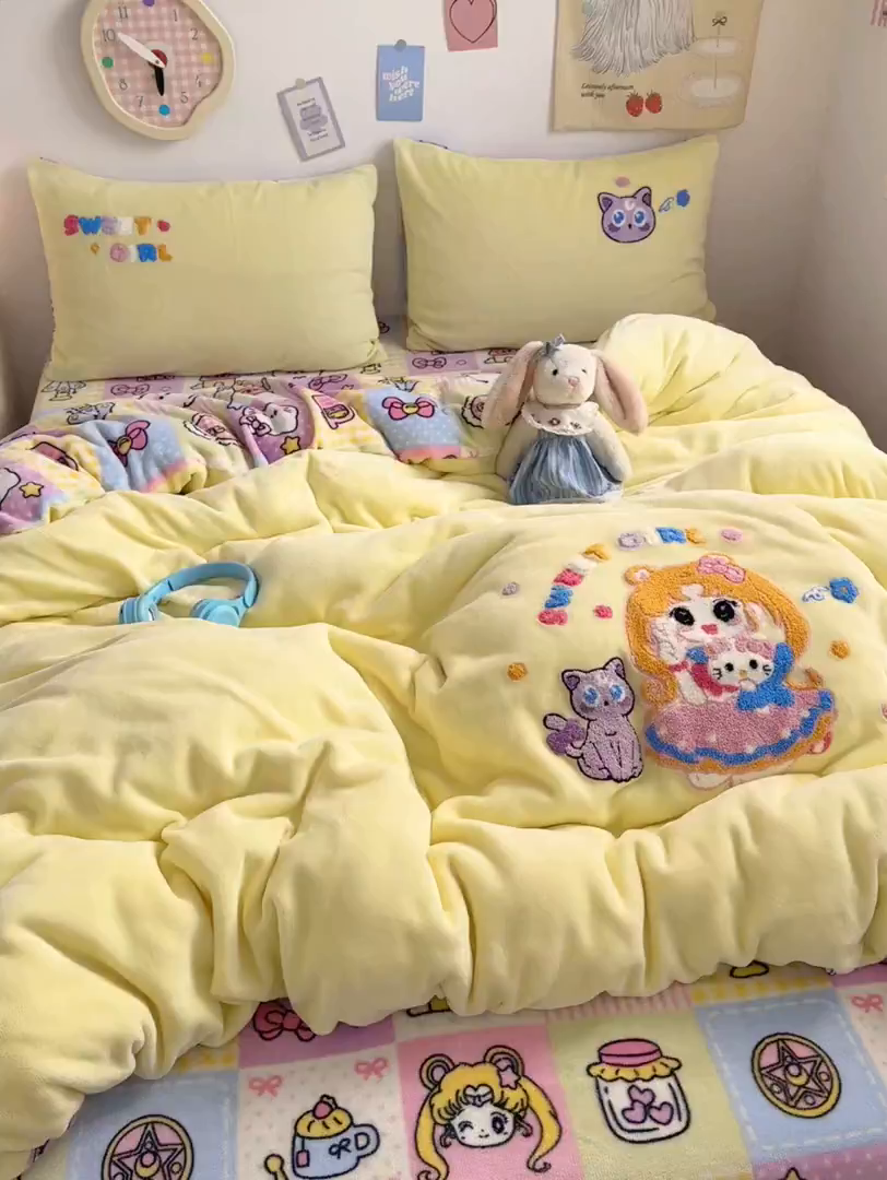 91家纺网 家纺一手货源 找家纺 三元色 2025新款牛奶绒绣花毛巾绣四件套 牛奶绒甜心美少女