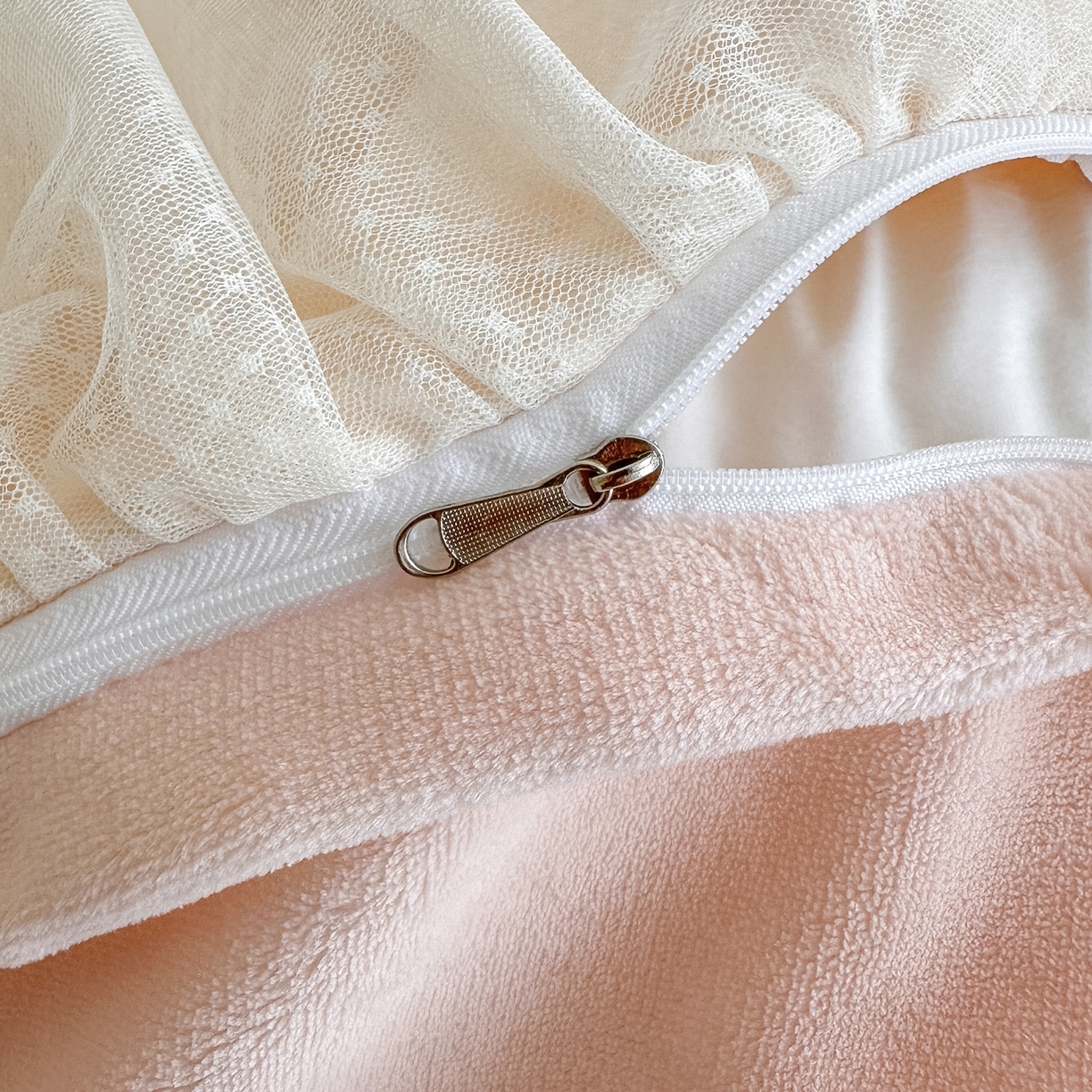 91家纺网 家纺一手货源 找家纺 （总）金绣美居 2025新款加厚兔毛绒+牛奶绒韩版床盖款绣花手工花保暖四件套-蝴蝶飞飞