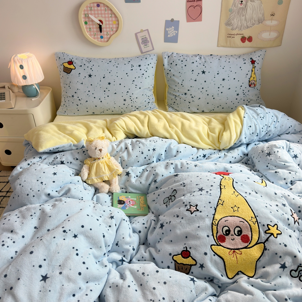 91家纺网 家纺一手货源 找家纺 三元色 2025新款牛奶绒绣花毛巾绣四件套 牛奶绒星星人