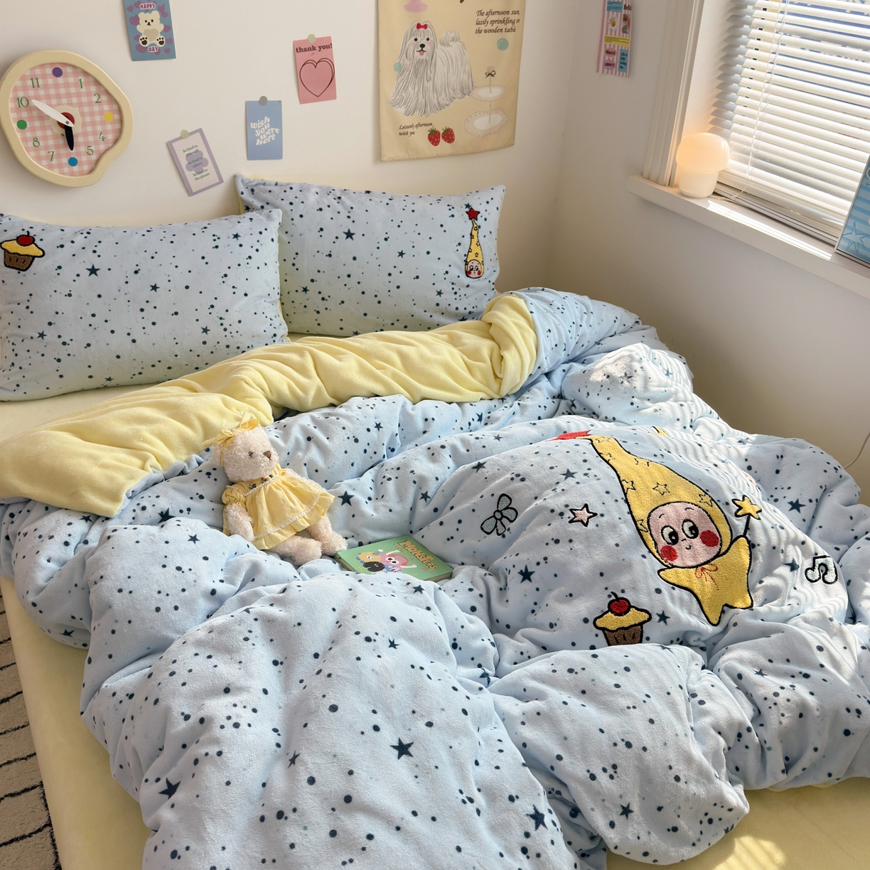 91家纺网 家纺一手货源 找家纺 三元色 2025新款牛奶绒绣花毛巾绣四件套 牛奶绒星星人