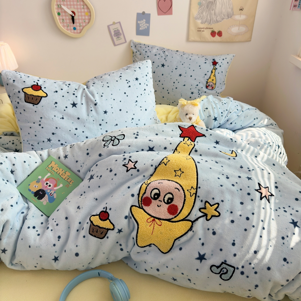 91家纺网 家纺一手货源 找家纺 三元色 2025新款牛奶绒绣花毛巾绣四件套 牛奶绒星星人