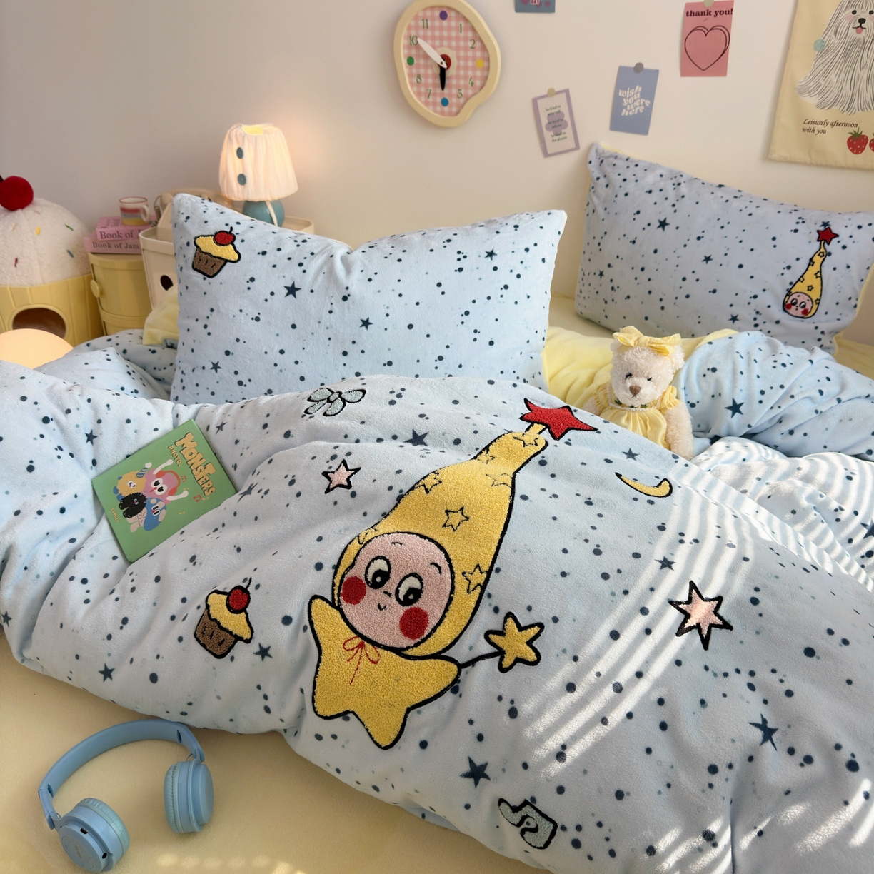 91家纺网 家纺一手货源 找家纺 三元色 2025新款牛奶绒绣花毛巾绣四件套 牛奶绒星星人