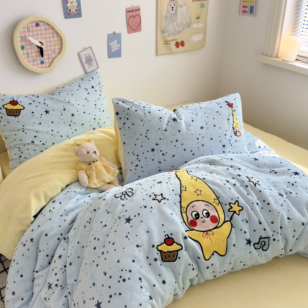 91家纺网 家纺一手货源 找家纺 三元色 2025新款牛奶绒绣花毛巾绣四件套 牛奶绒星星人