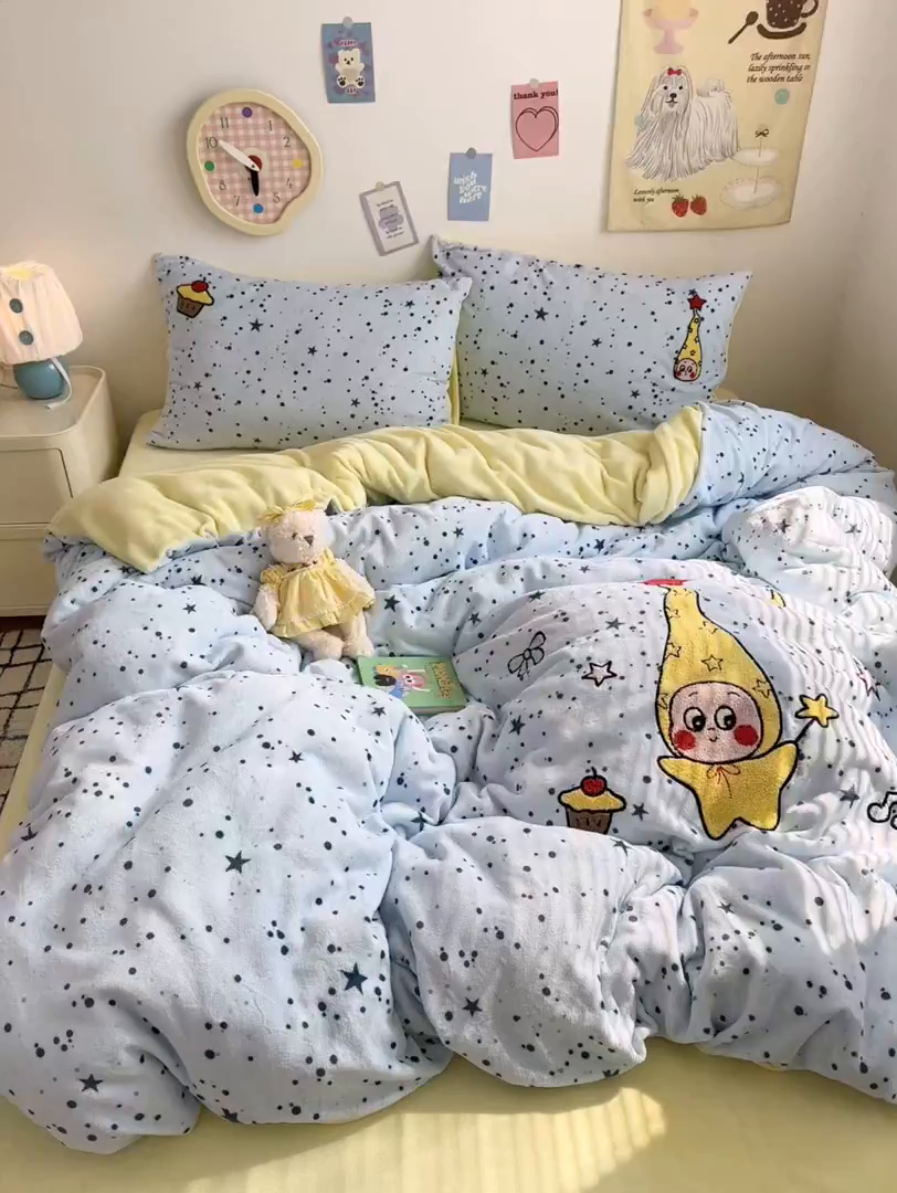 91家纺网 家纺一手货源 找家纺 三元色 2025新款牛奶绒绣花毛巾绣四件套 牛奶绒星星人