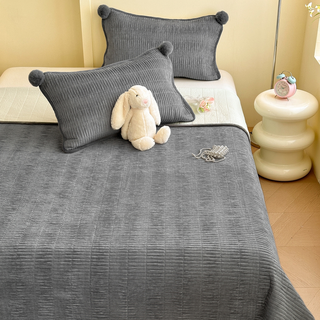 91家纺网 家纺一手货源 找家纺 寐居家纺 2025新款婴儿皱皱绒纯色床盖三件套 青岚-星夜灰