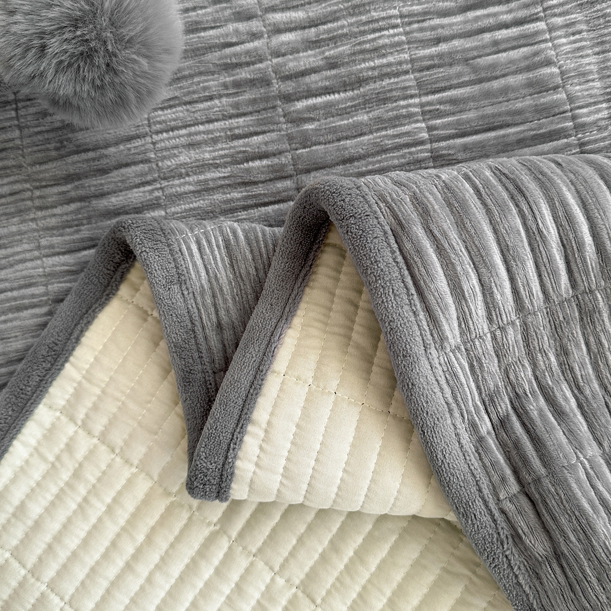 91家纺网 家纺一手货源 找家纺 寐居家纺 2025新款婴儿皱皱绒纯色床盖三件套 青岚-星夜灰