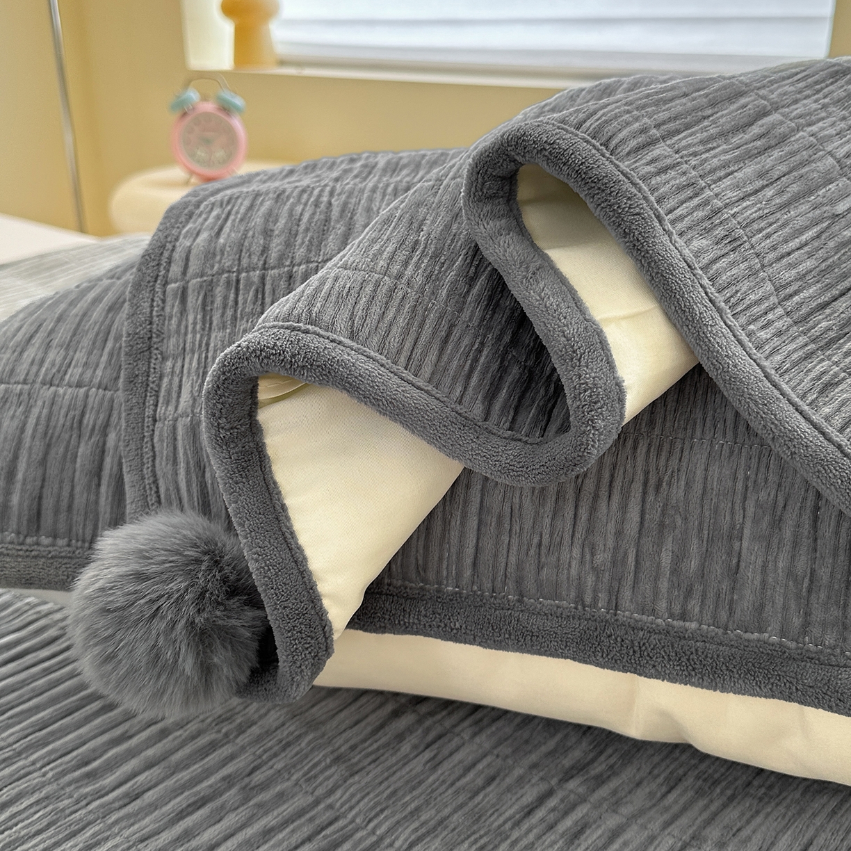 91家纺网 家纺一手货源 找家纺 寐居家纺 2025新款婴儿皱皱绒纯色床盖三件套 青岚-星夜灰