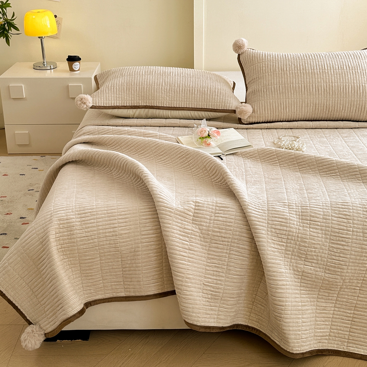 91家纺网 家纺一手货源 找家纺 寐居家纺 2025新款婴儿皱皱绒纯色床盖三件套 青岚-杏仁白