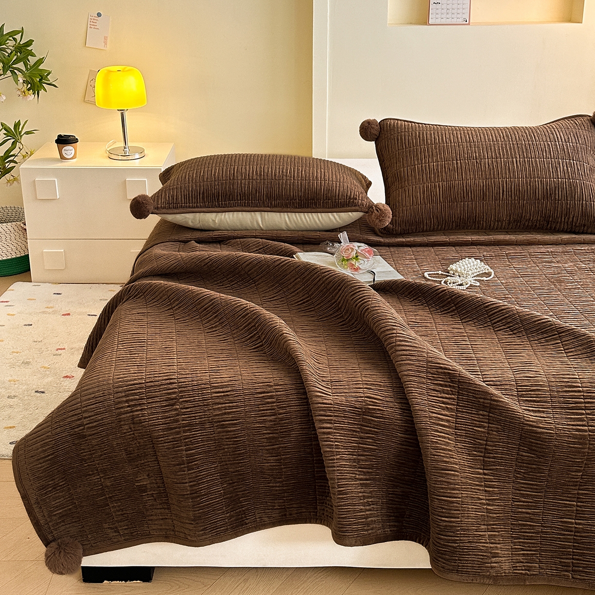 91家纺网 家纺一手货源 找家纺 寐居家纺 2025新款婴儿皱皱绒纯色床盖三件套 青岚-枫塘棕