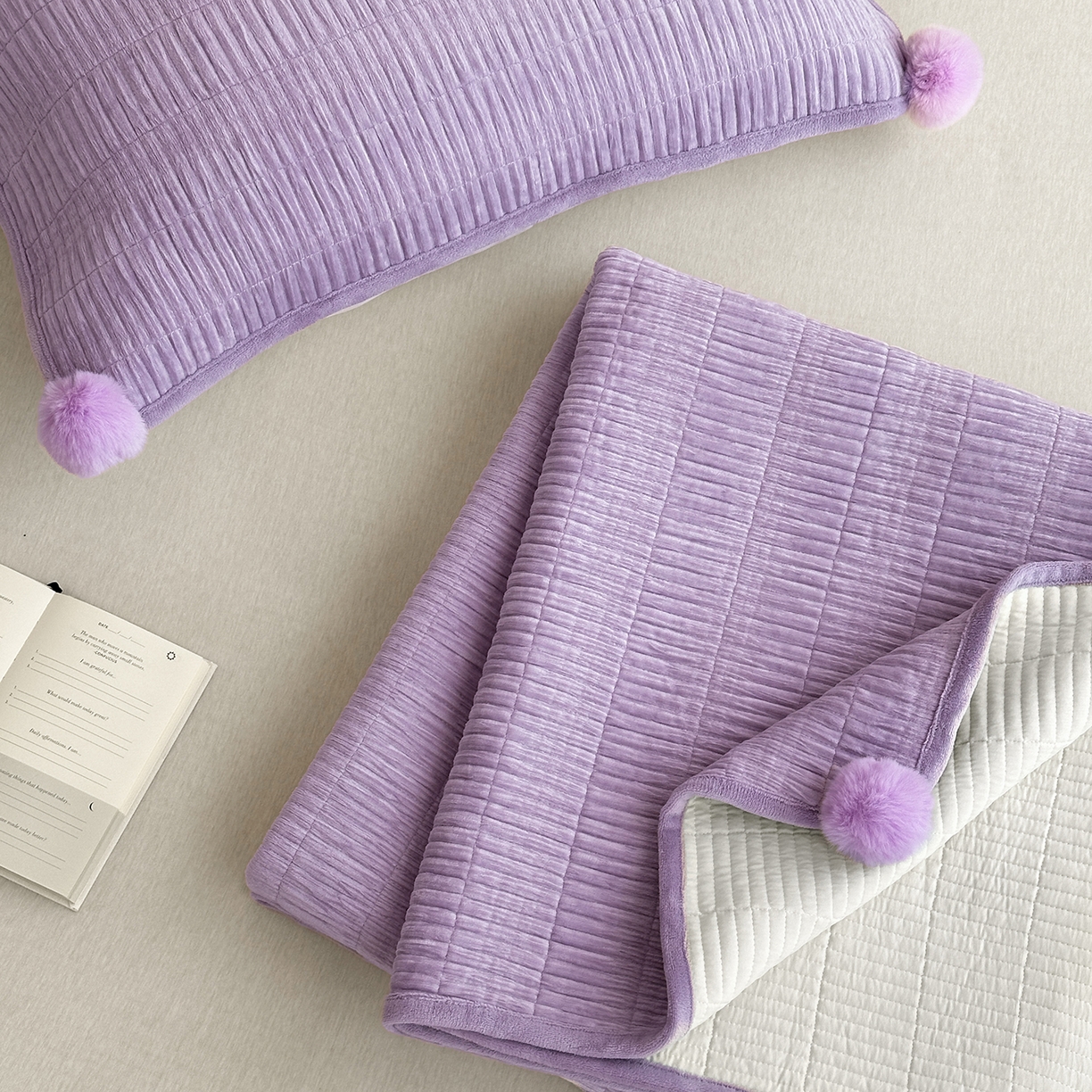 91家纺网 家纺一手货源 找家纺 寐居家纺 2025新款婴儿皱皱绒纯色床盖三件套 青岚-芙蓉紫