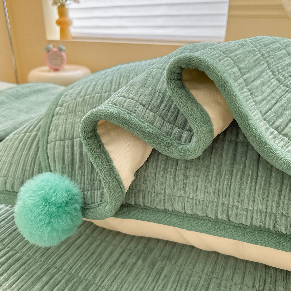 91家纺网 家纺一手货源 找家纺 寐居家纺 2025新款婴儿皱皱绒纯色床盖三件套 青岚-田园绿