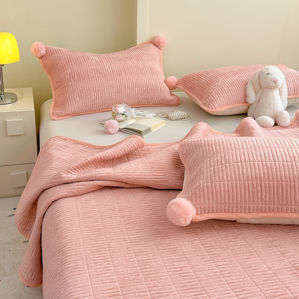 91家纺网 家纺一手货源 找家纺 寐居家纺 2025新款婴儿皱皱绒纯色床盖三件套 青岚-木槿粉