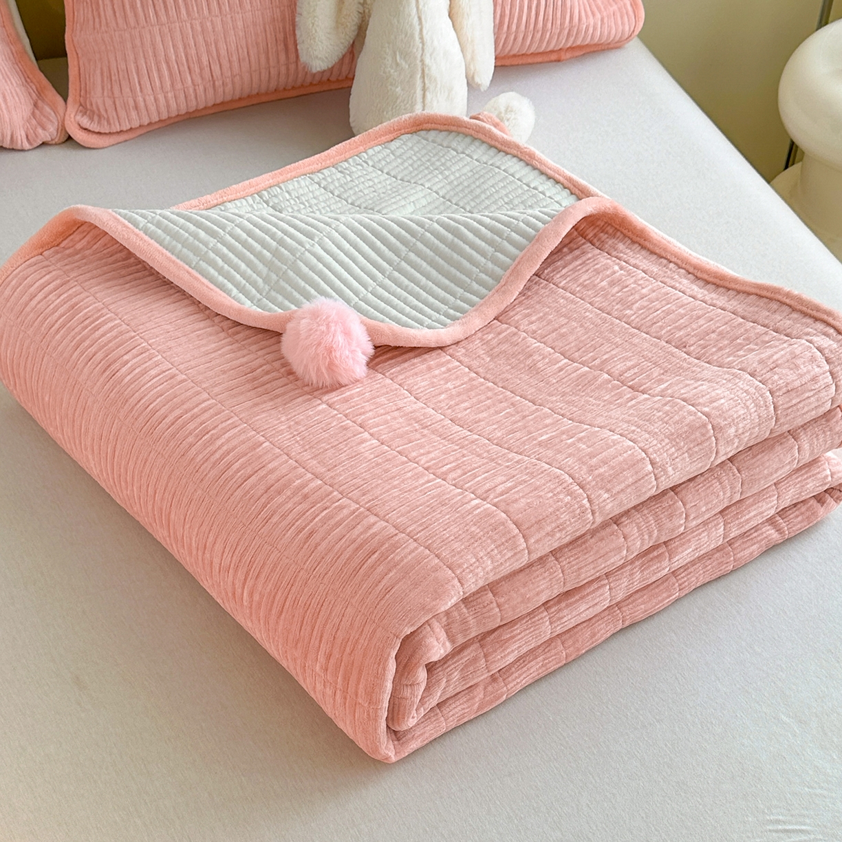 91家纺网 家纺一手货源 找家纺 寐居家纺 2025新款婴儿皱皱绒纯色床盖三件套 青岚-木槿粉