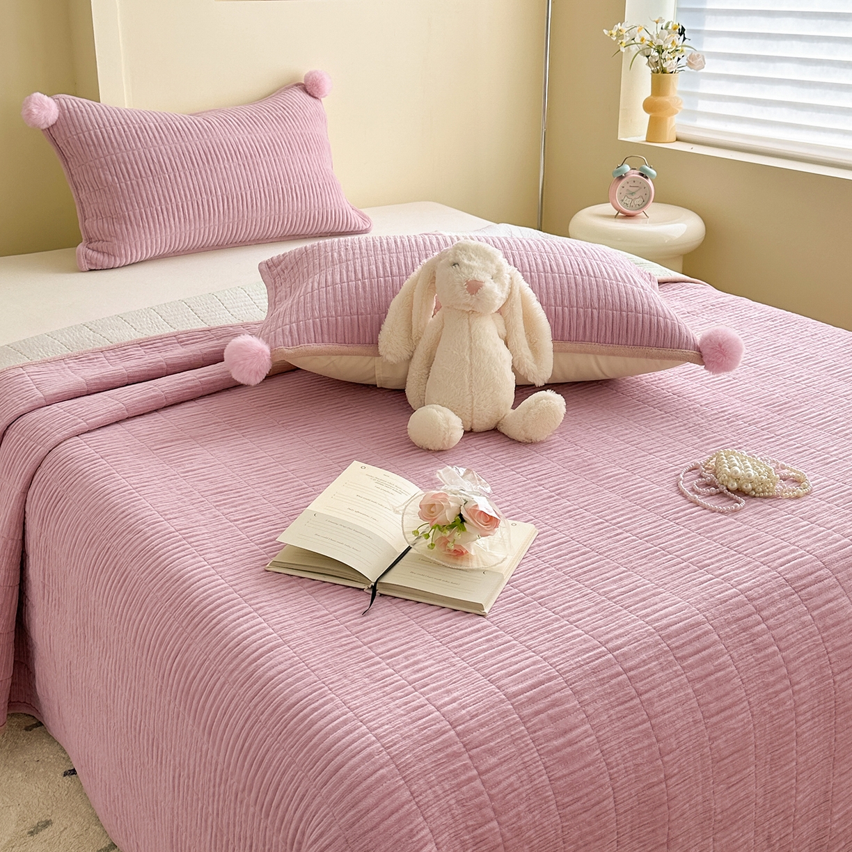 91家纺网 家纺一手货源 找家纺 寐居家纺 2025新款婴儿皱皱绒纯色床盖三件套 青岚-豆沙粉