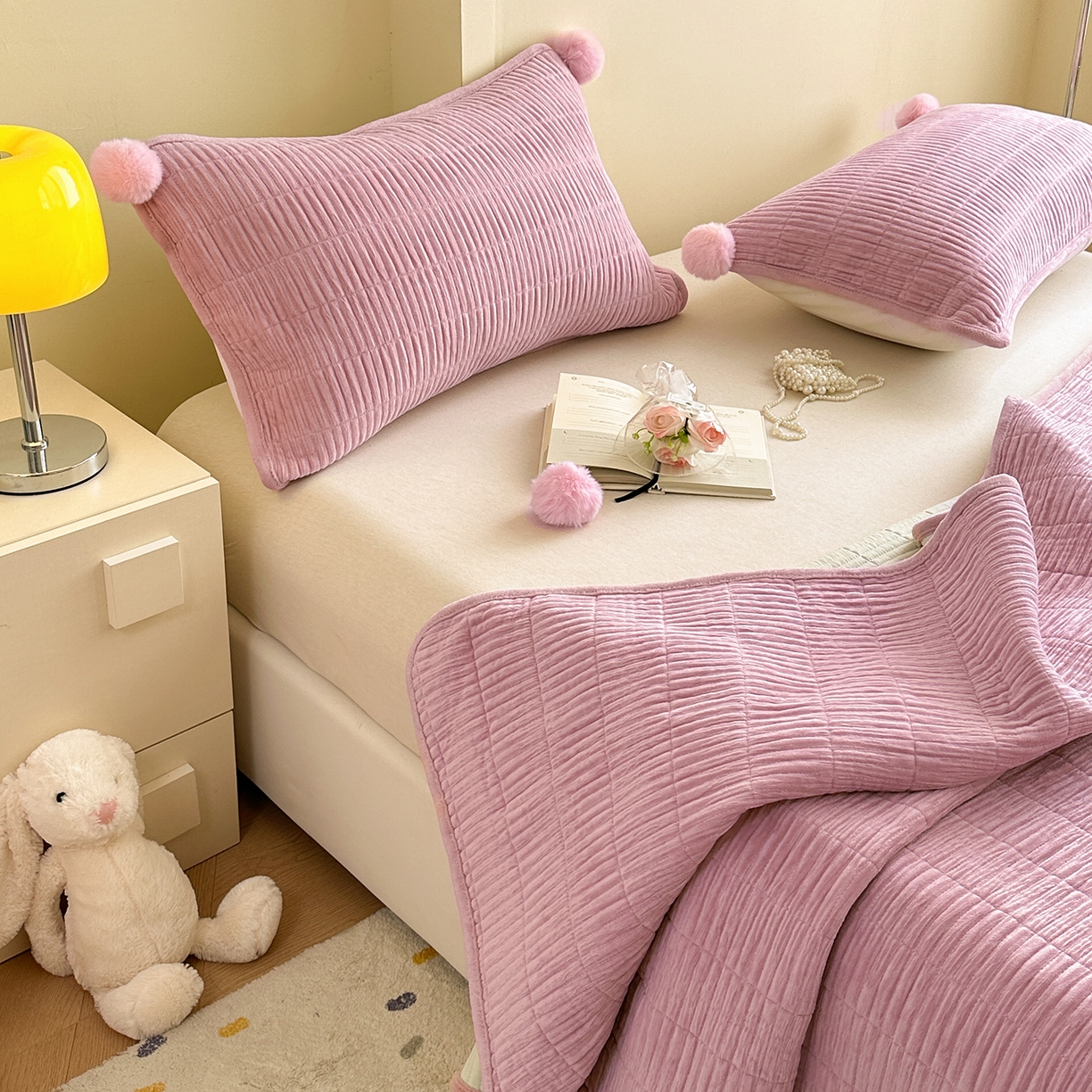 91家纺网 家纺一手货源 找家纺 寐居家纺 2025新款婴儿皱皱绒纯色床盖三件套 青岚-豆沙粉