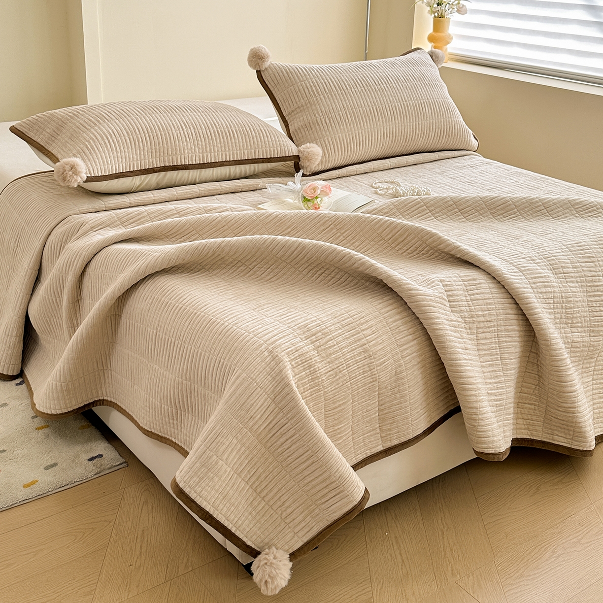 91家纺网 家纺一手货源 找家纺 寐居家纺 2025新款婴儿皱皱绒纯色床盖三件套 青岚-杏仁白