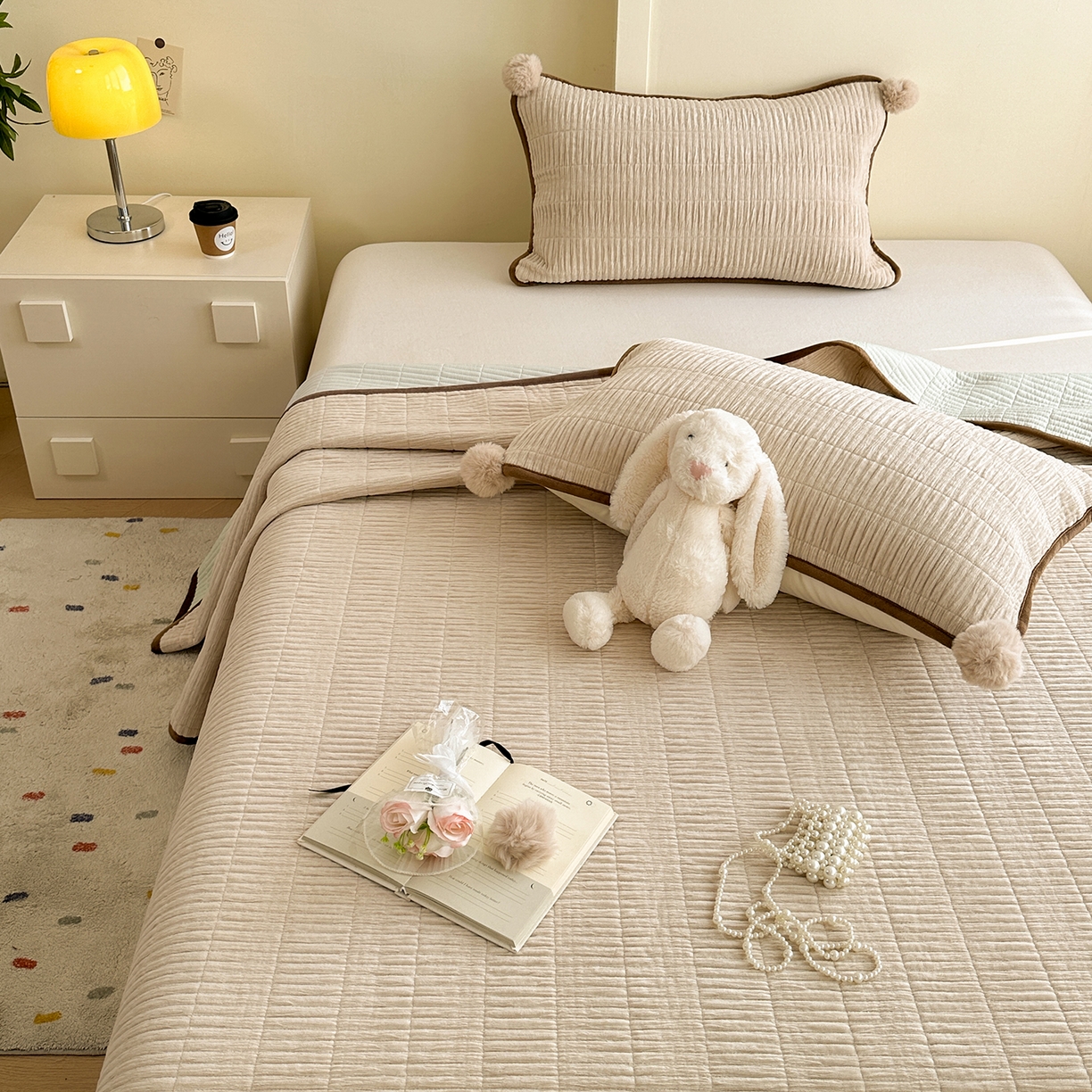 91家纺网 家纺一手货源 找家纺 寐居家纺 2025新款婴儿皱皱绒纯色床盖三件套 青岚-杏仁白