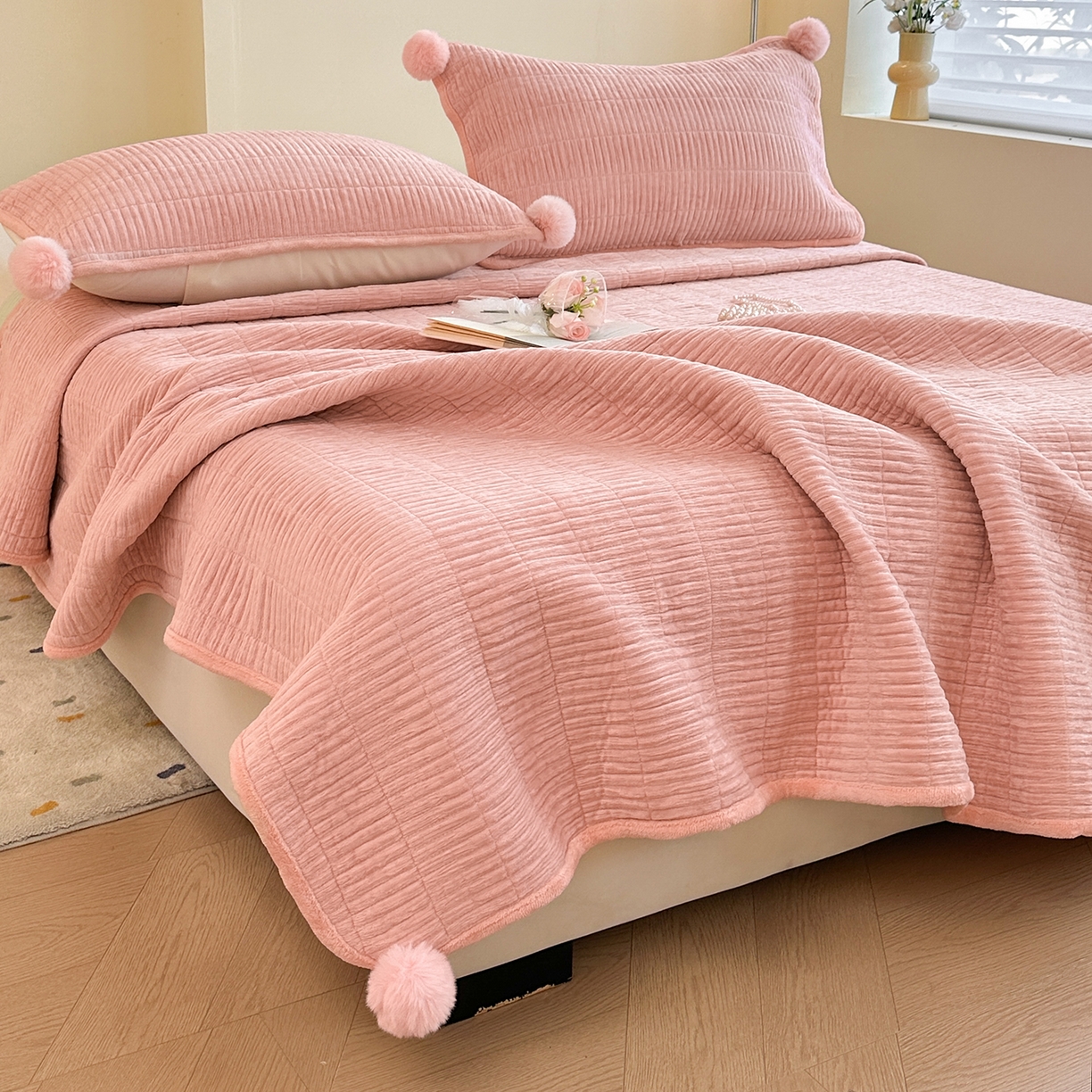 91家纺网 家纺一手货源 找家纺 寐居家纺 2025新款婴儿皱皱绒纯色床盖三件套 青岚-木槿粉