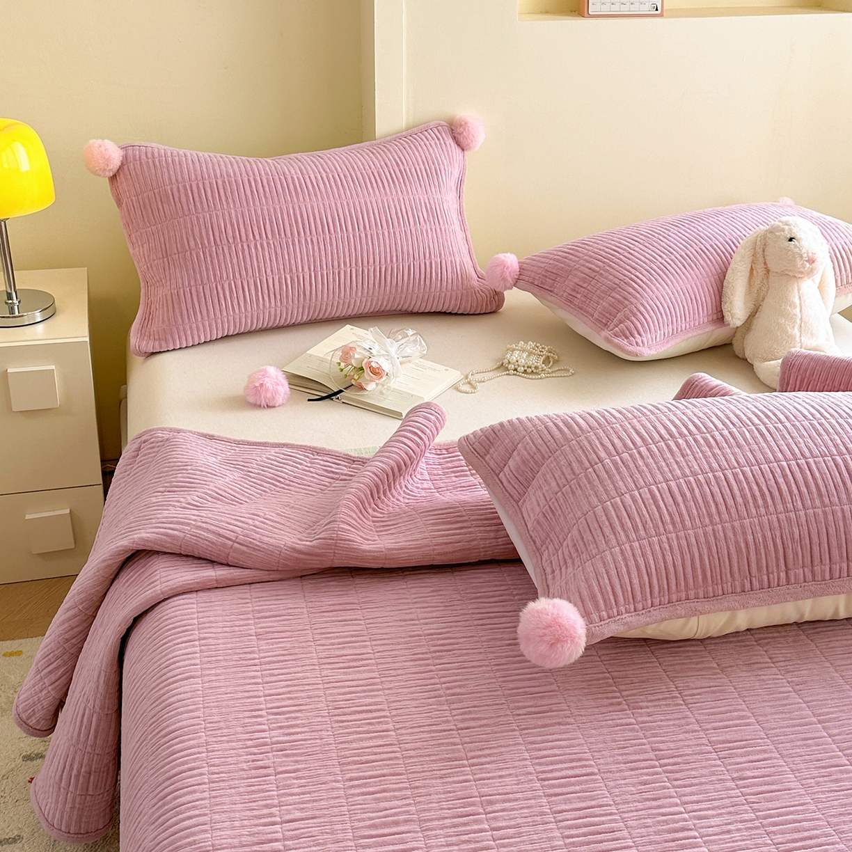 91家纺网 家纺一手货源 找家纺 寐居家纺 2025新款婴儿皱皱绒纯色床盖三件套 青岚-豆沙粉