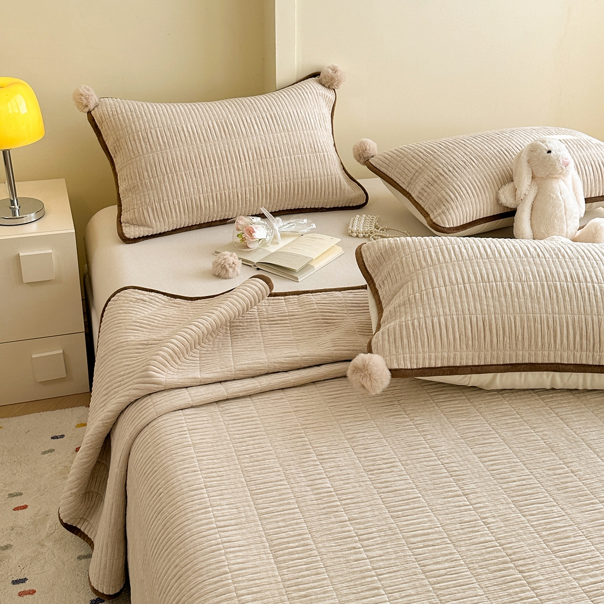 91家纺网 家纺一手货源 找家纺 寐居家纺 2025新款婴儿皱皱绒纯色床盖三件套 青岚-杏仁白