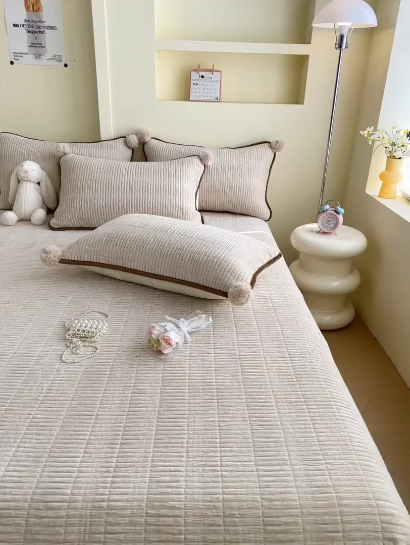 91家纺网 家纺一手货源 找家纺 寐居家纺 2025新款婴儿皱皱绒纯色床盖三件套 青岚-杏仁白