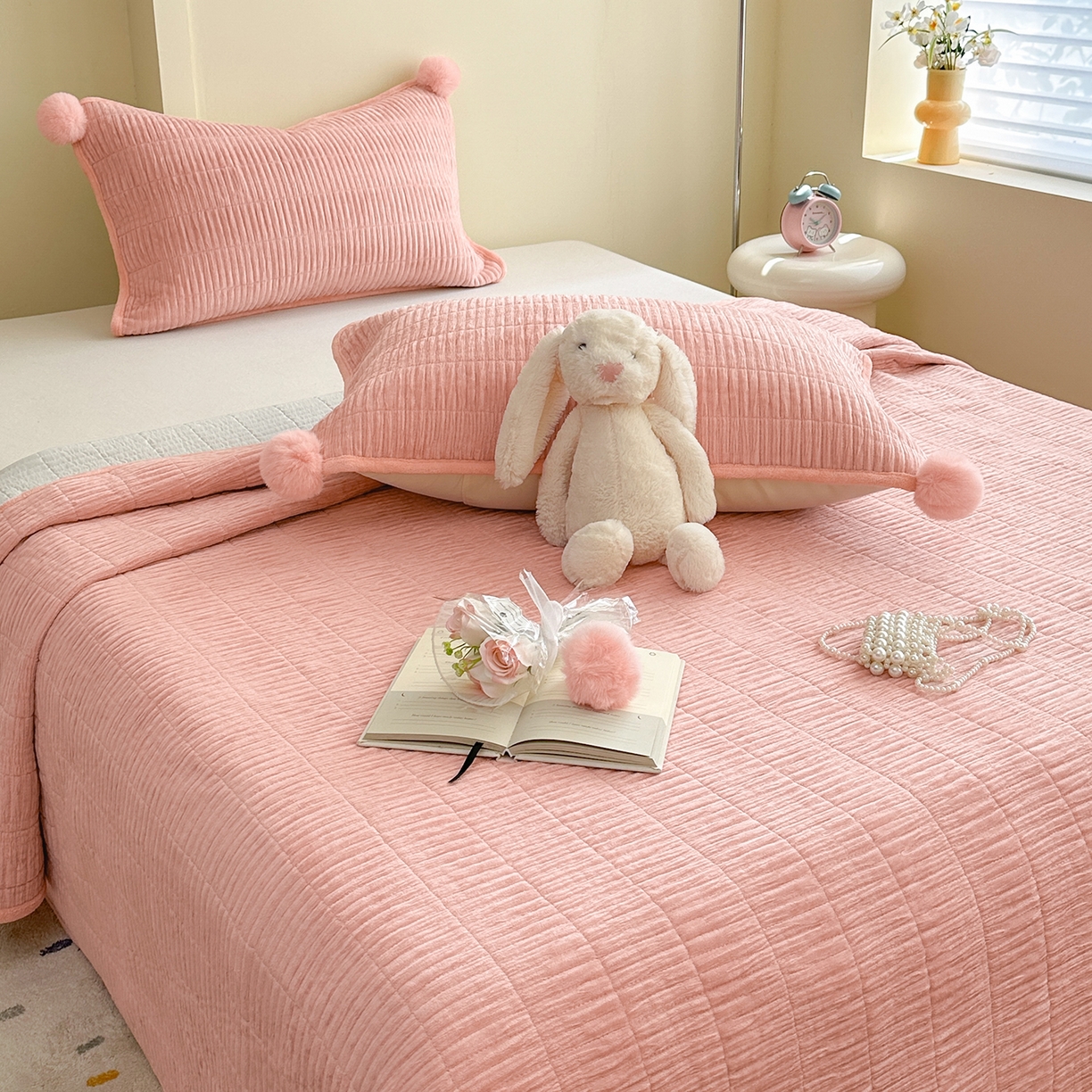 91家纺网 家纺一手货源 找家纺 寐居家纺 2025新款婴儿皱皱绒纯色床盖三件套 青岚-木槿粉