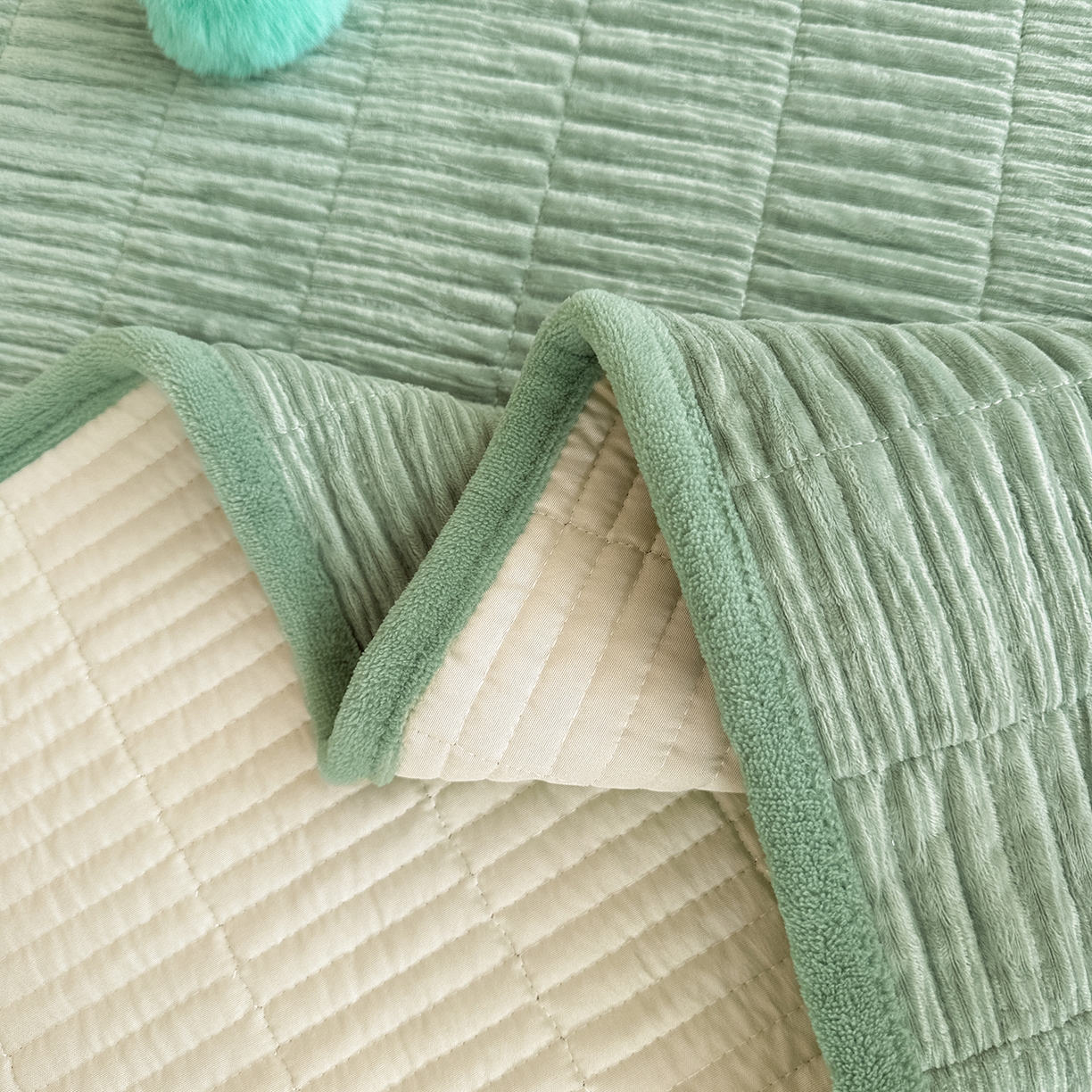 91家纺网 家纺一手货源 找家纺 寐居家纺 2025新款婴儿皱皱绒纯色床盖三件套 青岚-田园绿