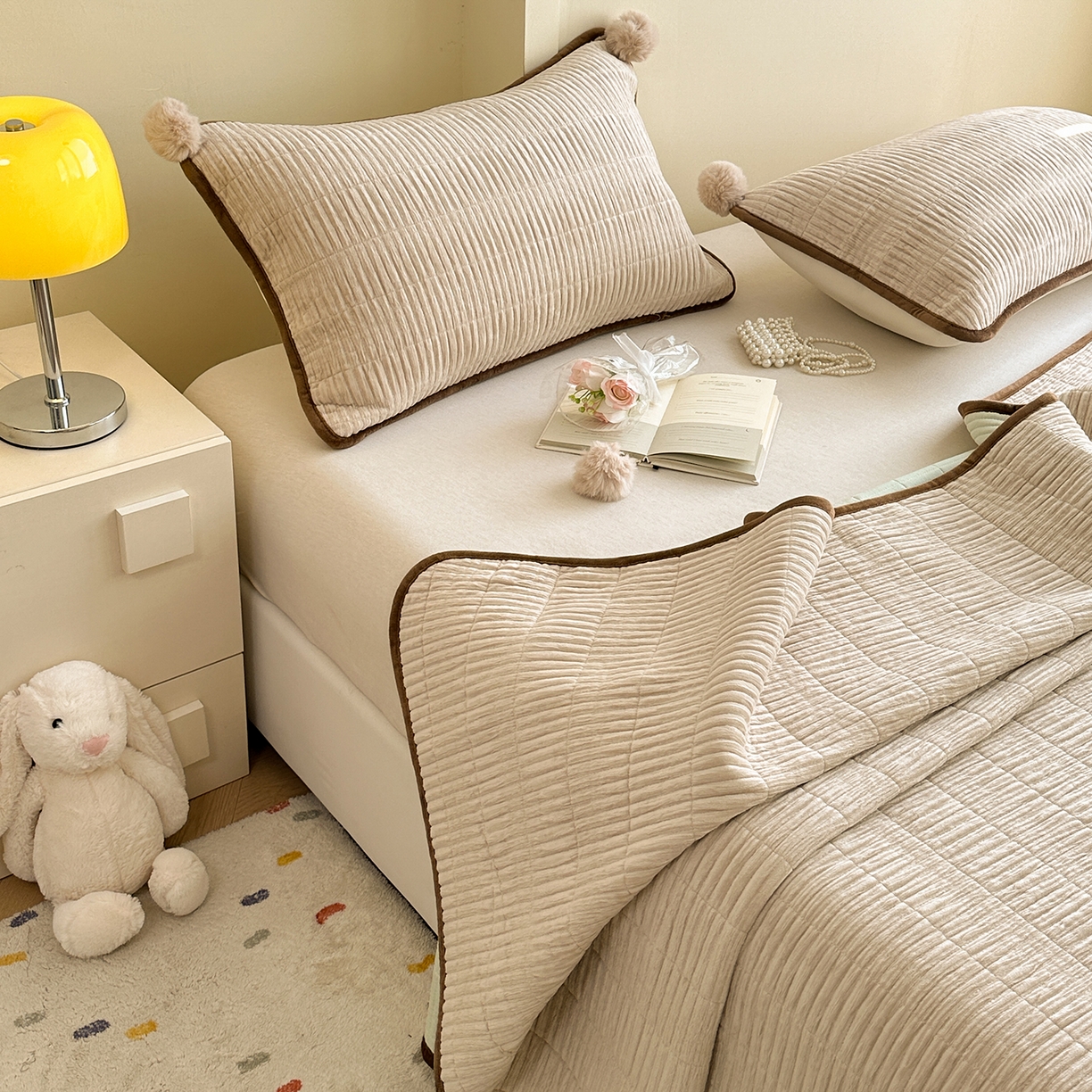 91家纺网 家纺一手货源 找家纺 寐居家纺 2025新款婴儿皱皱绒纯色床盖三件套 青岚-杏仁白