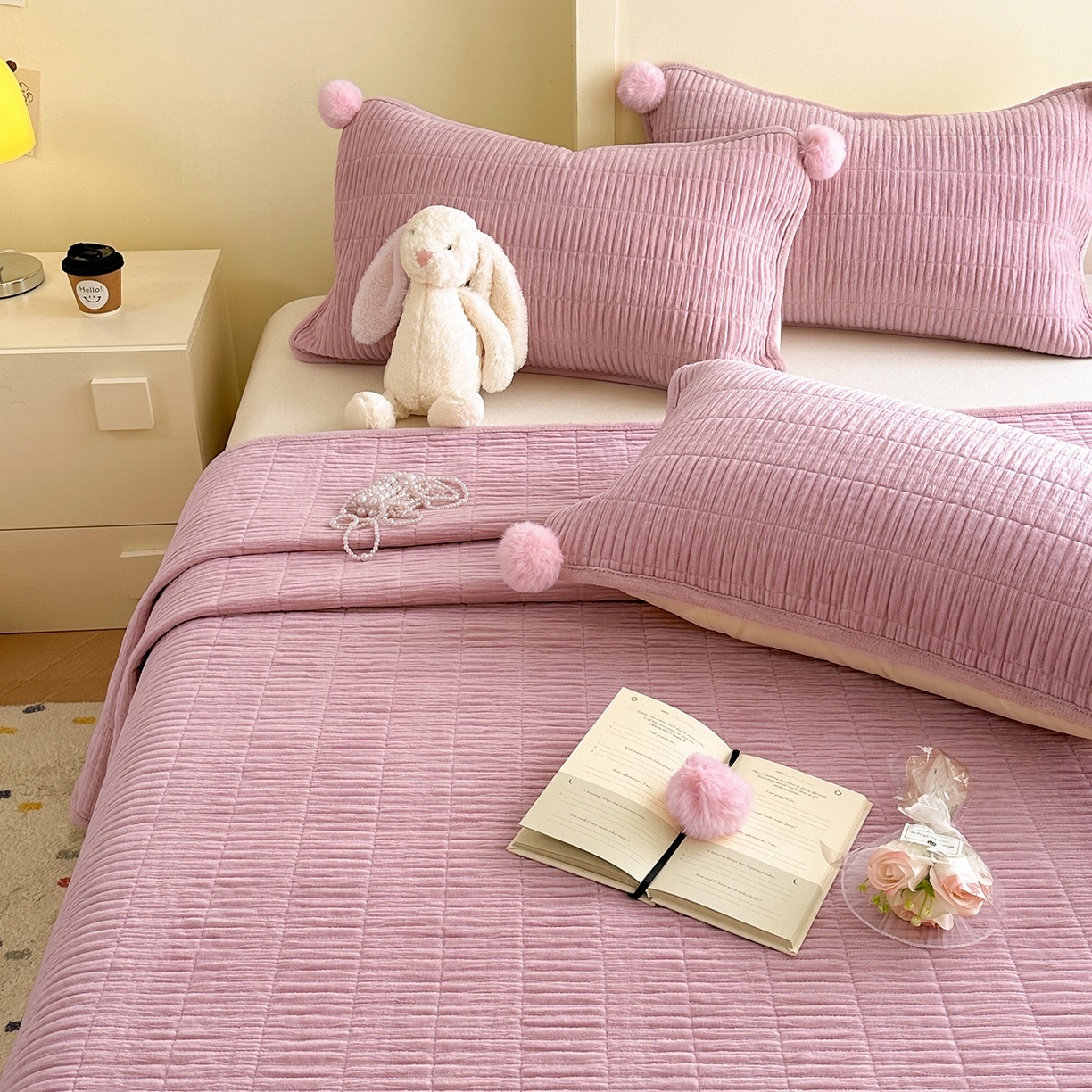 91家纺网 家纺一手货源 找家纺 寐居家纺 2025新款婴儿皱皱绒纯色床盖三件套 青岚-豆沙粉