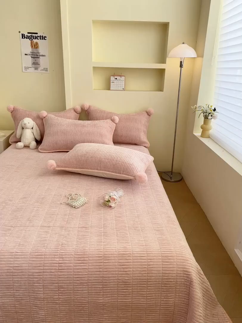 91家纺网 家纺一手货源 找家纺 寐居家纺 2025新款婴儿皱皱绒纯色床盖三件套 青岚-木槿粉