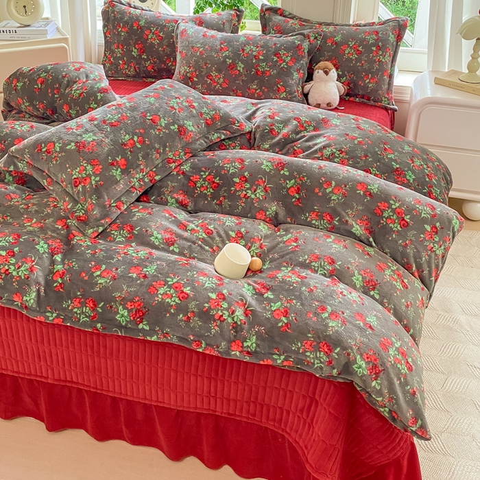 91家纺网 家纺一手货源 找家纺 梦可莱家居 2025冬新款牛奶绒加厚保暖花边床盖四件套系列简单款 花妖妖