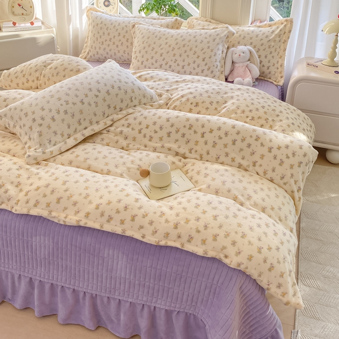 91家纺网 家纺一手货源 找家纺 梦可莱家居 2025冬新款牛奶绒加厚保暖花边床盖四件套系列简单款 紫薇AA