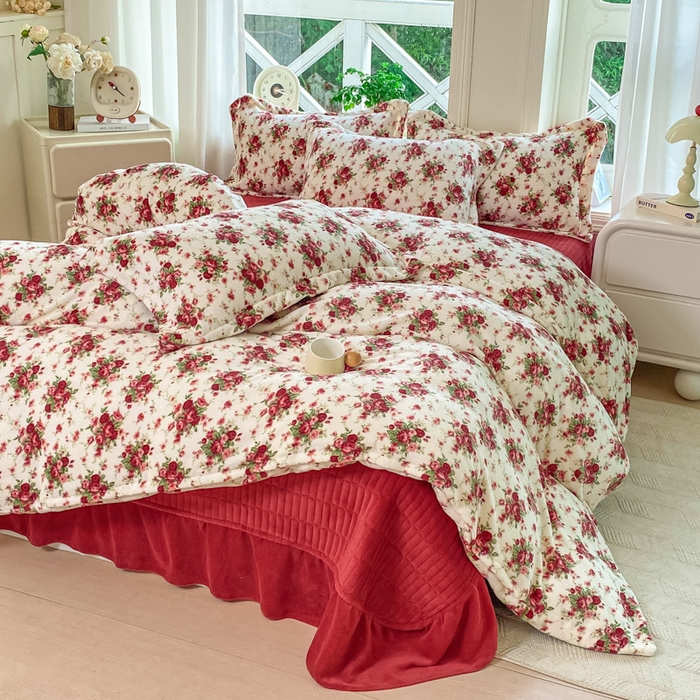 91家纺网 家纺一手货源 找家纺 梦可莱家居 2025冬新款牛奶绒加厚保暖花边床盖四件套系列简单款 梨花落AA