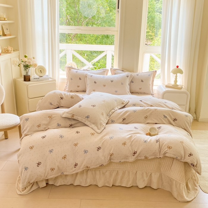 91家纺网 家纺一手货源 找家纺 梦可莱家居 2025冬新款牛奶绒加厚保暖花边床盖四件套系列简单款 蝶舞AA