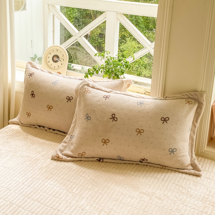 91家纺网 家纺一手货源 找家纺 梦可莱家居 2025冬新款牛奶绒加厚保暖花边床盖四件套系列简单款 蝶舞AA