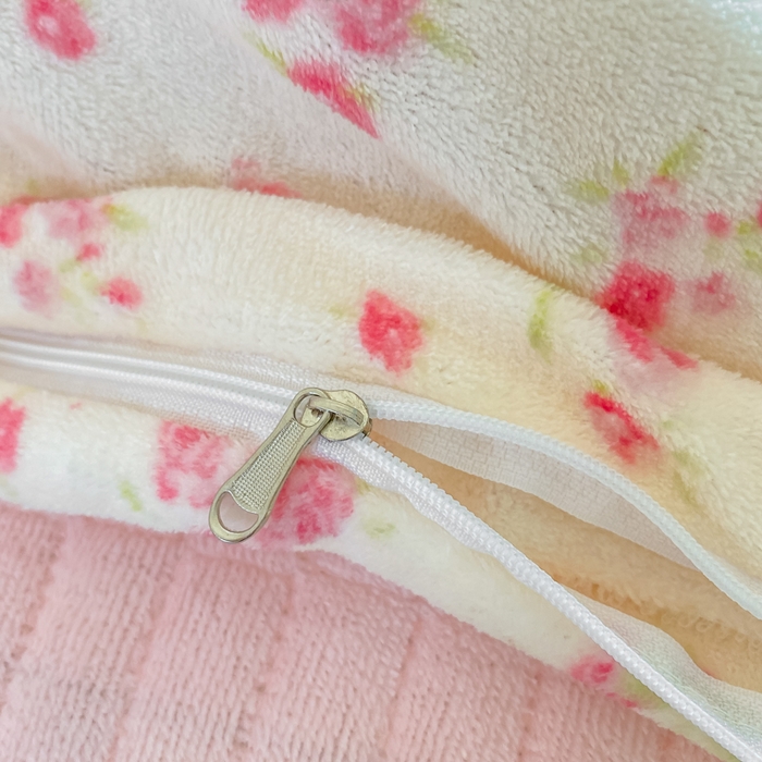 91家纺网 家纺一手货源 找家纺 梦可莱家居 2025冬新款牛奶绒加厚保暖花边床盖四件套系列简单款 粉色兔