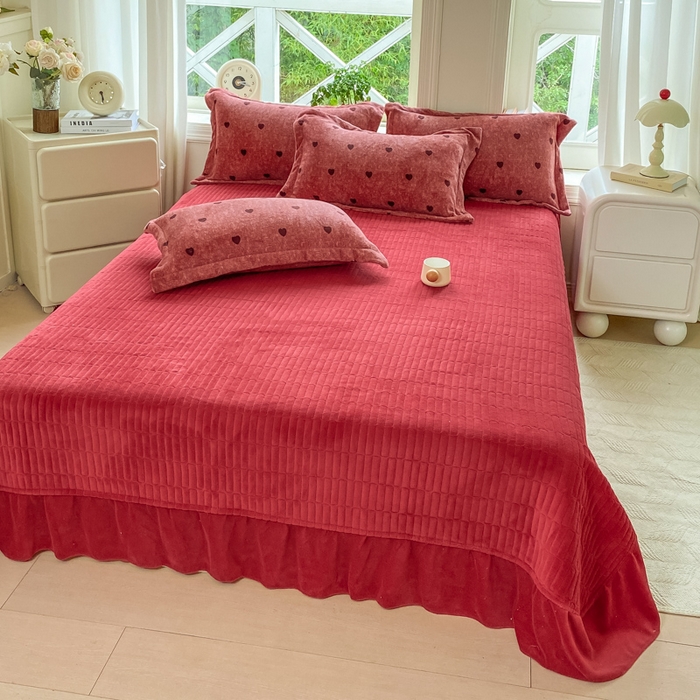 91家纺网 家纺一手货源 找家纺 梦可莱家居 2025冬新款牛奶绒加厚保暖花边床盖四件套系列简单款 红心AA