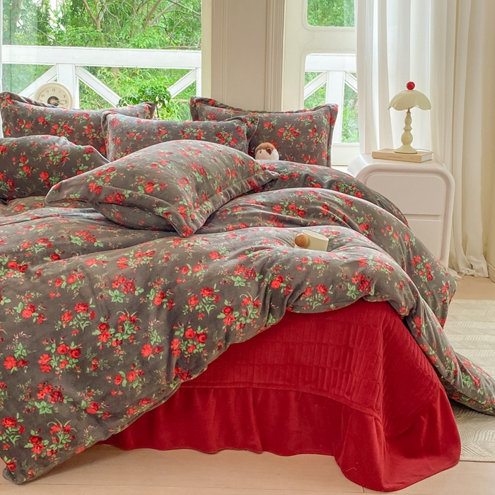 91家纺网 家纺一手货源 找家纺 梦可莱家居 2025冬新款牛奶绒加厚保暖花边床盖四件套系列简单款 花妖妖